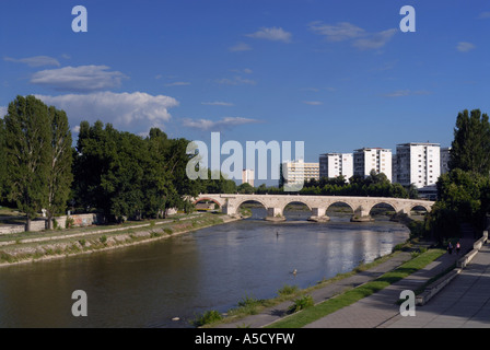 FYROM Ex Repubblica Iugoslava di Macedonia. SKOPJE Kamen più ponte di pietra Foto Stock