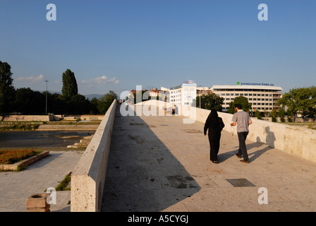 FYROM Ex Repubblica Iugoslava di Macedonia. SKOPJE Kamen più ponte di pietra Foto Stock