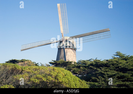 Mulino a vento a la regina Wilhelmina Tulip Garden Golden Gate Park di San Francisco CA Foto Stock