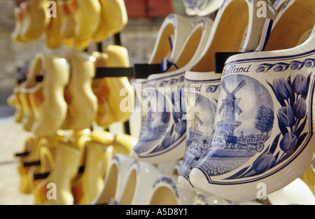 Tipi di zoccoli in legno tipico delle scarpe, Paesi Bassi Foto Stock