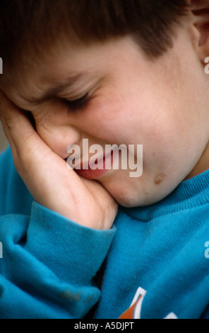 Bambino che piange Foto Stock