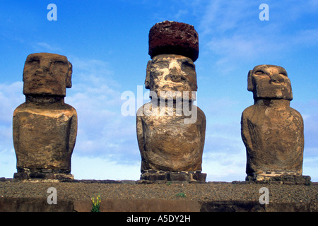 Moais sculture sull'Isola di Pasqua, il Cile, l'isola di pasqua, Nationalpark Rapa Nui, Rano Raraku Foto Stock