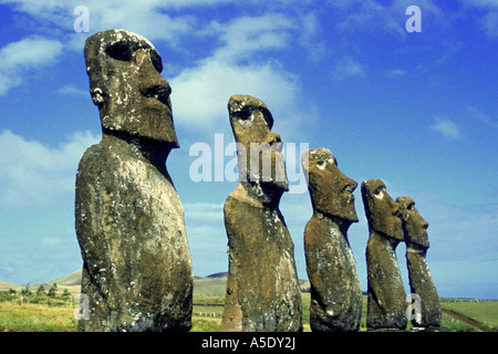 Moais sculture sull'Isola di Pasqua, il Cile, l'isola di pasqua, Nationalpark Rapa Nui, Rano Raraku Foto Stock