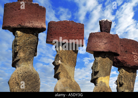 Moais sculture sull'Isola di Pasqua, il Cile, l'isola di pasqua, Nationalpark Rapa Nui, Rano Raraku Foto Stock