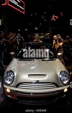 MINI Cooper S Sidewalk cabrio premere introduzione al North American International Auto Show 2007 Foto Stock