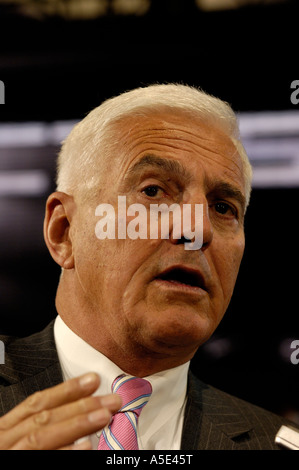 General Motors Vice Presidente Robert Lutz al 2007 North American International Auto Show di Detroit Michigan STATI UNITI Foto Stock