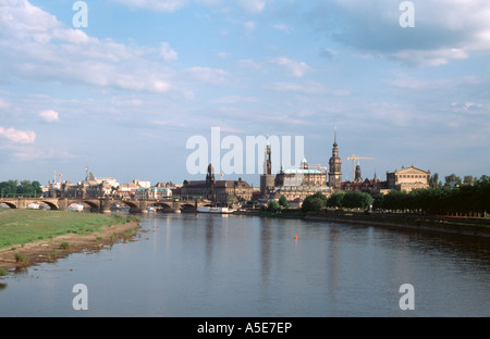 A Dresda, Stadtpanorama, Blick von der Marienbrücke vor dem Wiederaufbau der Frauenkirche Foto Stock