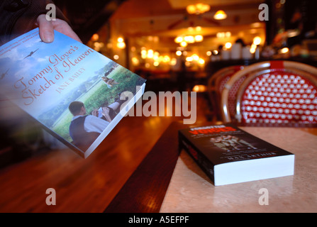 Il libro lo schema di caduta a Cheltenham festival letterario REGNO UNITO Foto Stock