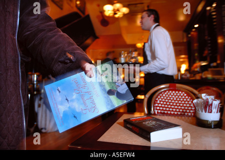 Il libro lo schema di caduta a Cheltenham festival letterario REGNO UNITO Foto Stock