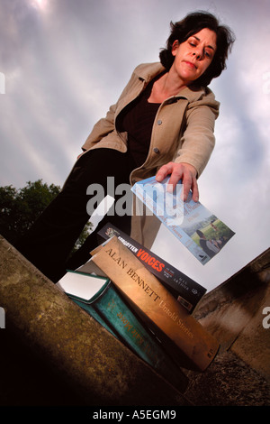 Il libro lo schema di caduta a Cheltenham festival letterario REGNO UNITO Foto Stock