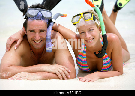 Paar hat Spass im Sommerurlaub am Meer in Thailandia Foto Stock