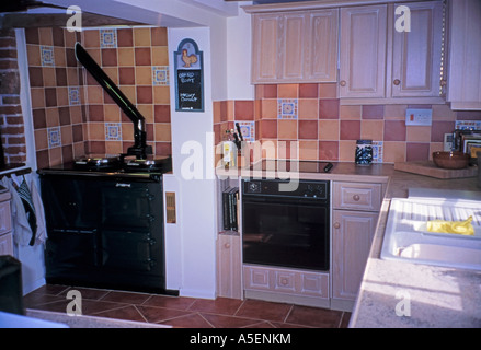 Nuova cucina dopo la ristrutturazione Vedi numero immagine A5ENKK prima del rinnovamento Foto Stock