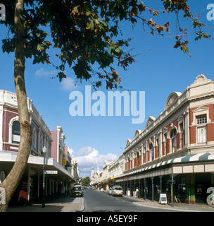 Vista di High Street da Henry Street guardando verso il Municipio, Fremantle, Australia occidentale, Australia Foto Stock