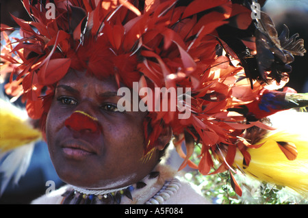 Donna Chimbu in selvaggina di penna copricapo in highland show Mt Hagen Papua Nuova Guinea Foto Stock