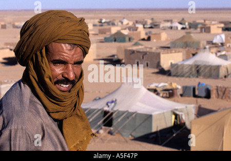 Un uomo dal Saharawi Refugee Camp di Tindouf Algeria occidentale Foto Stock