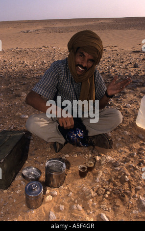Un uomo del campo profughi Saharawi a Tindouf Algeria occidentale Foto Stock