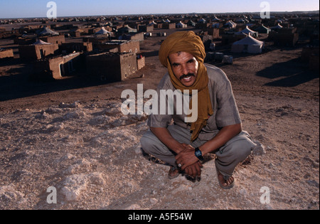Un uomo dal Saharawi Refugee Camp di Tindouf Algeria occidentale Foto Stock