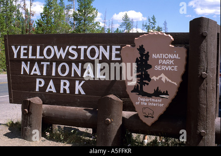 Un segno in ingresso ovest del Parco Nazionale di Yellowstone Wyoming Foto Stock
