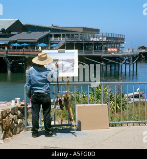 Artista pittura su vecchio Pontile del Pescatore, Monterey, California, Stati Uniti d'America Foto Stock