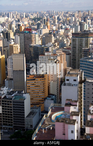 Una vista di Sao Paulo da in cima all'Edificio palazzo Italia Brasile Foto Stock