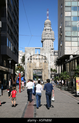 Uruguay Montevideo Palacio Salvo Puerta De La Ciudadela Foto Stock