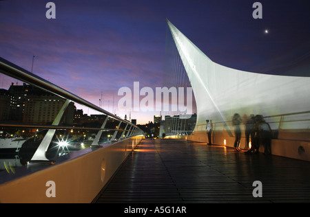 Puente de la Mujer Ponte delle donne Santiago Calatrava Dique 3 Puerto Madero Buenos Aires Argentina America del Sud Foto Stock