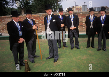 Knighthood del club Old Green Bowling Southampton Inghilterra anni '1990 Regno Unito. Il bowling più antico del mondo. Circa 1995 HOMER SYKES Foto Stock
