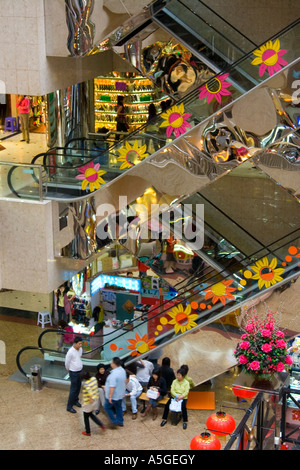 Luohu città commerciale di un importante complesso del centro commerciale di Shenzhen in Cina appena oltre il confine da Hong Kong Foto Stock