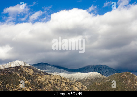 Sangre de Cristo montagne vicino a Taos Pueblo nel New Mexico settentrionale Foto Stock