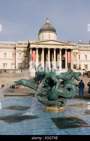 La Galleria Nazionale si affaccia su Trafalgar Square a Londra Foto Stock