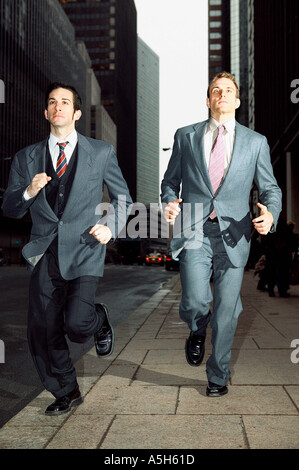 Uomini d'affari in esecuzione Foto Stock