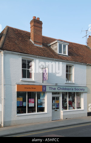 Salisbury la società per bambini carità shop Foto Stock