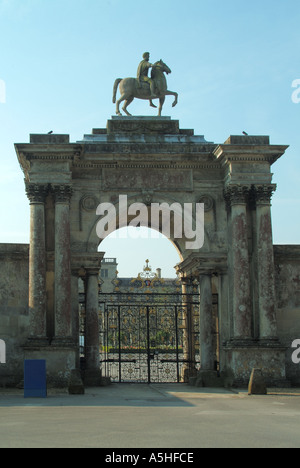 Wilton House è una casa di campagna inglese a Wilton vicino a Salisbury nel Wiltshire, la residenza di campagna degli Earls of Pembroke da oltre 400 anni Foto Stock
