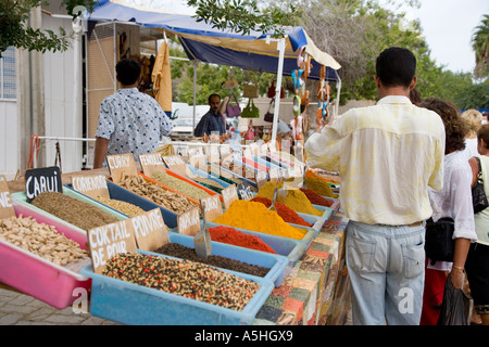 Le spezie per la vendita nel mercato tunisino - Tunisia Djerba Houmt Souk Foto Stock