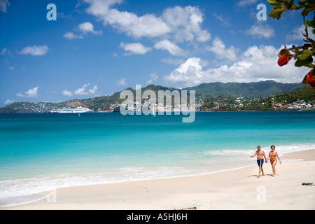 Saint Georges a Grenada visto dal Grand Anse spiaggia dei Caraibi Foto Stock