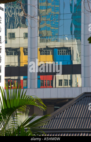 Asia Cina Hong Kong Kowloon Nathan Road St Andrews chiesa e highrise Foto Stock