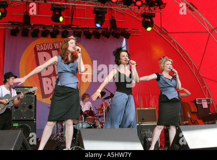 La Puppini sorelle in concerto a Swansea in Galles GB UK 2006 Foto Stock