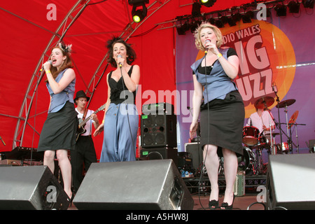 La Puppini sorelle in concerto a Swansea in Galles GB UK 2006 Foto Stock