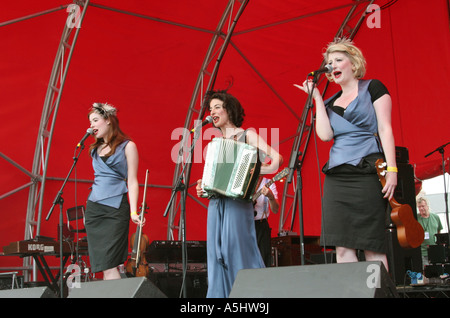 La Puppini sorelle in concerto a Swansea in Galles GB UK 2006 Foto Stock