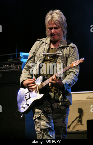 L'allarme in concerto a Cardiff Galles del Sud GB UK 2006 Foto Stock