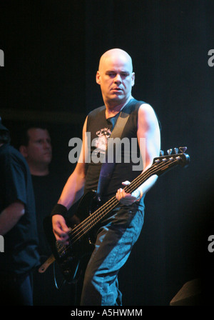 L'allarme in concerto a Cardiff Galles del Sud GB UK 2006 Foto Stock