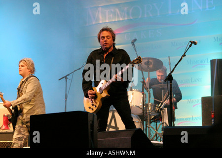 L'allarme in concerto a Cardiff Galles del Sud GB UK 2006 Foto Stock