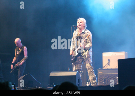 L'allarme in concerto a Cardiff Galles del Sud GB UK 2006 Foto Stock