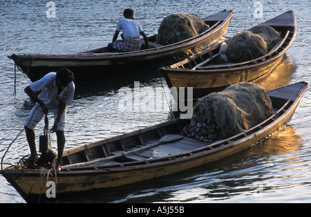 Pescatore a Port Blair nelle isole Andamane India Foto Stock