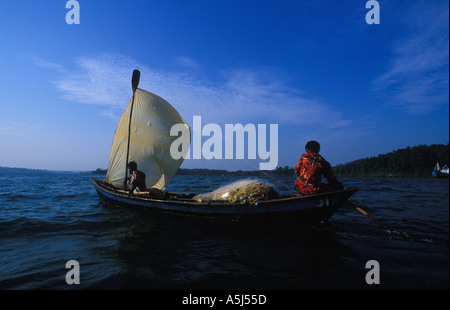 Pescatore a Port Blair nelle isole Andamane India Foto Stock