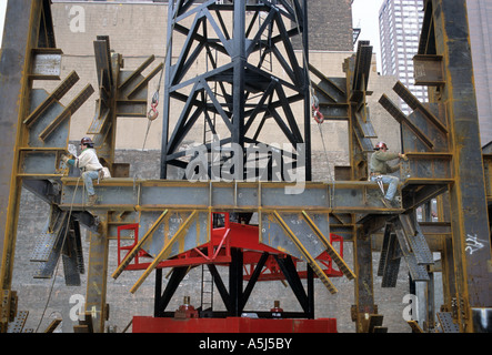 Mohawk lavoratori del ferro a Random House Edificio su 1745 Broadway a New York City. Foto Stock