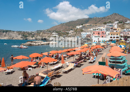 Spiaggia di Sant' Angelo, Ischia, Italia Foto Stock