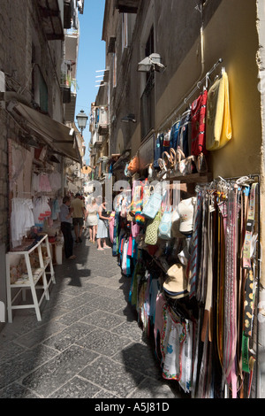 Stretta nel centro storico di Sorrento, Riviera Napoletana, Italia Foto Stock