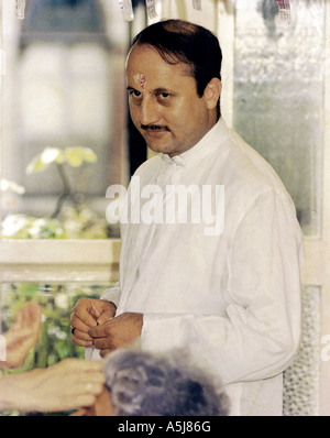 HHA102649 Bollywood attore Anupam Kher in Parsi Dagli Costume Bombay Mumbai India solo per uso editoriale Foto Stock