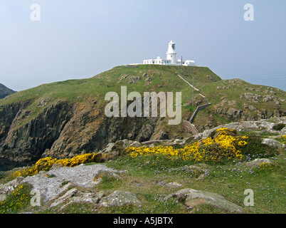 Strumble Head Lighthouse, vicino a Fishguard, Nord Pembrokeshire, Wales, Regno Unito Foto Stock